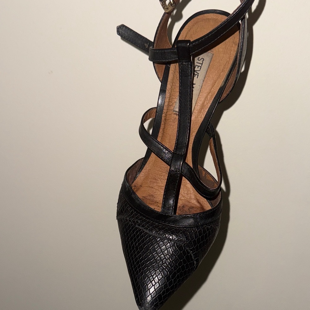 Steve Madden Black Pointed Closed-Toe Heels